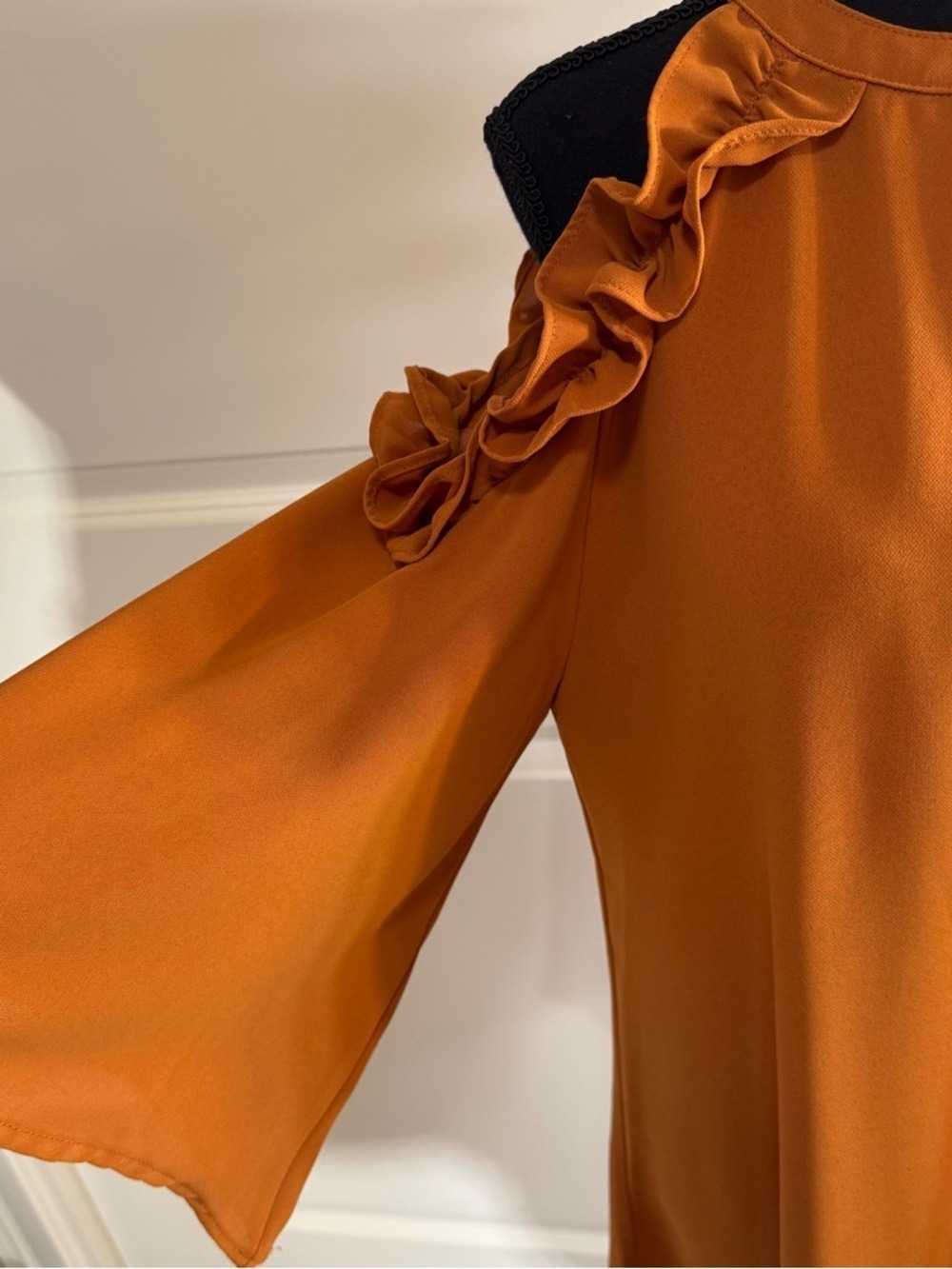 TCEC Ruffle Cold-Shoulder Dress in Burnt Orange Medium - Picture 2 of 9